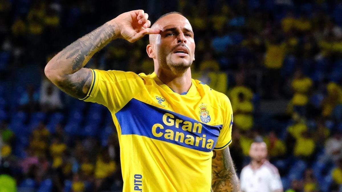 Sandro festeja su tanto ante el Albacete, en la primera jornada de Liga.