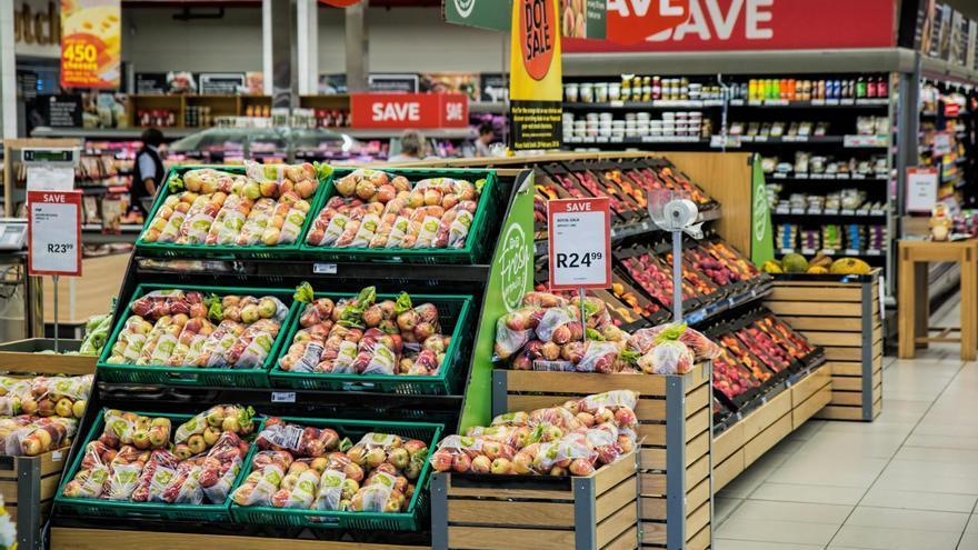 Va al supermercado Carrefour con tres euros y esto es todo lo consigue comprar