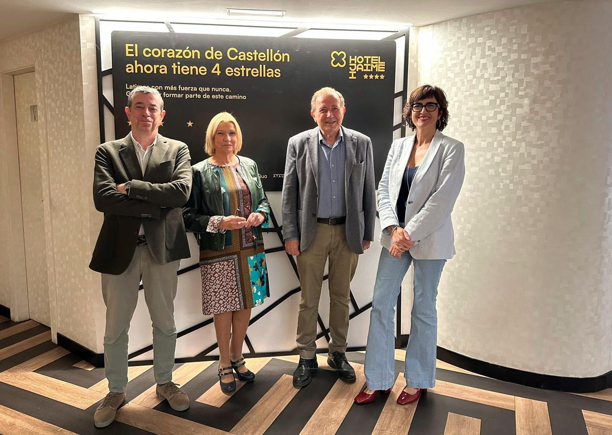 De izquierda a derecha, Ignacio Montoto, Berta Rapalo, José Luis Vivas, y Eva Roqueta en el hotel Jaime I.
