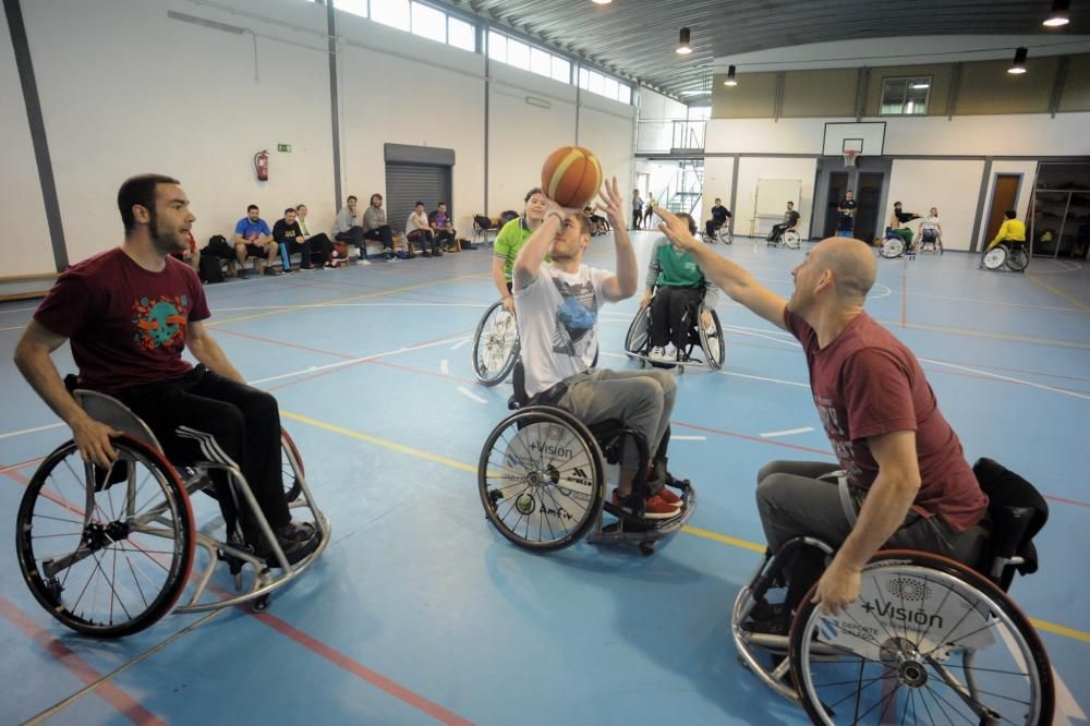 Estrenándose en el baloncesto en silla de ruedas