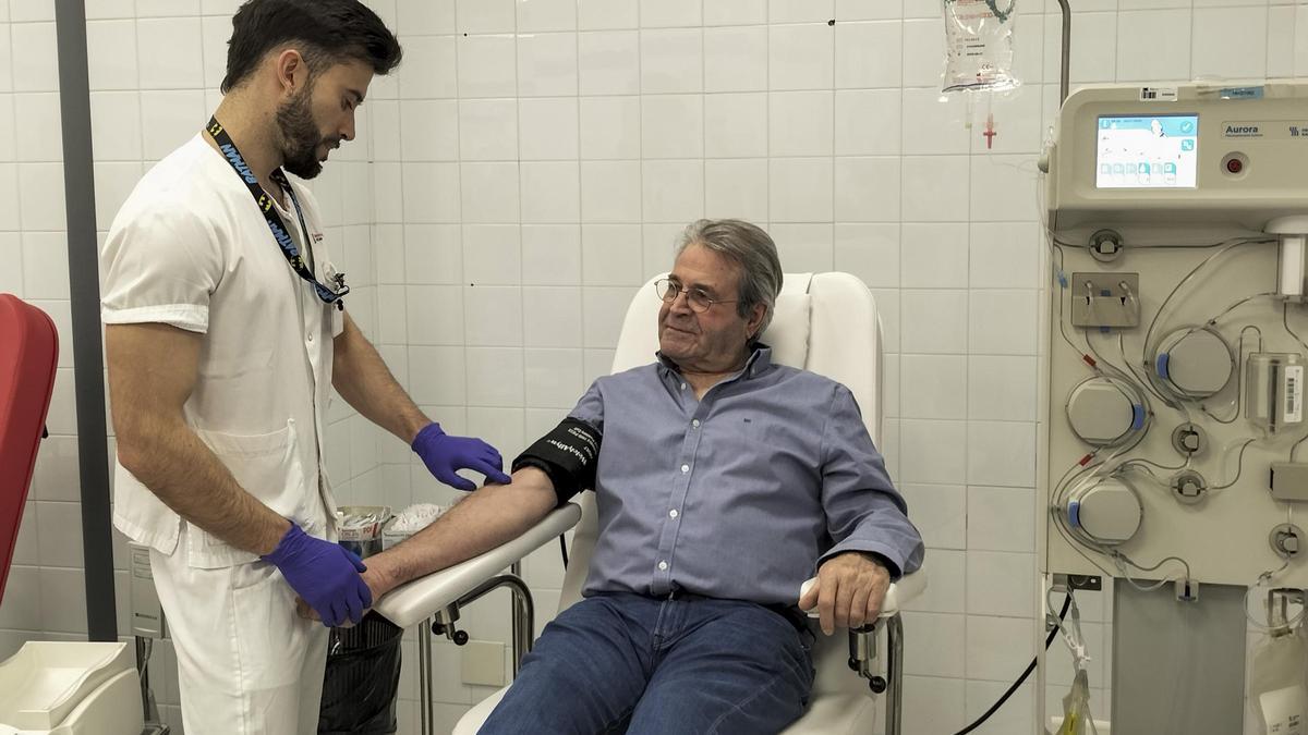 Francisco del Amo Zarzo ha realizado este martes su donación de sangre número 500