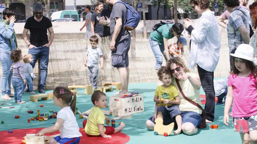 El festival Ludivers omple de jocs la plaça U d&#039;octubre