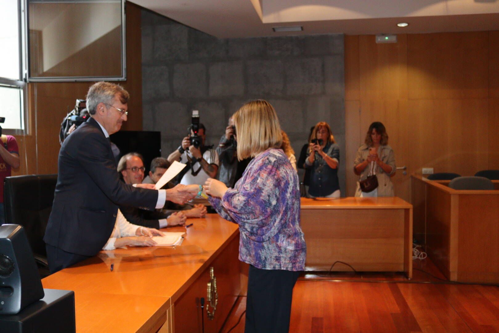 EN IMÁGENES: Así fue la recogida de las actas de los diputados asturianos ante la Junta Electoral Provincial