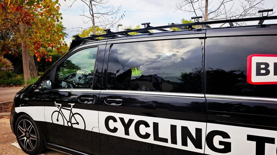 Rebenten dues furgonetes al golf de Caldes i desapareixen prop de 3.800 euros i aparells electrònics de gran valor