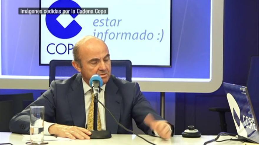 De Guindos ve "muy difícil" que la economía española crezca por debajo del 3% en 2016