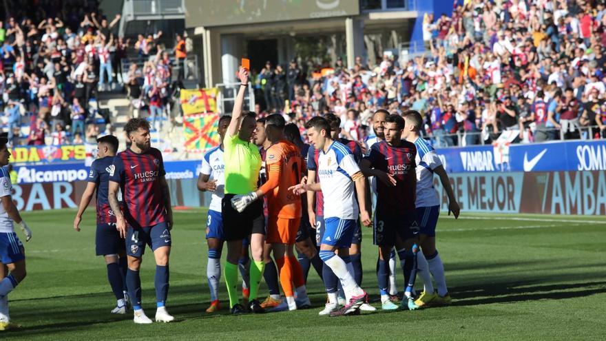 El Real Zaragoza y el Huesca se reparten los puntos en un tenso derbi aragonés (1-1)