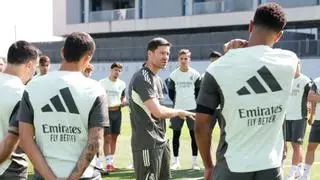 Xabi Alonso traslada al césped su idea táctica en el último entrenamiento en Madrid