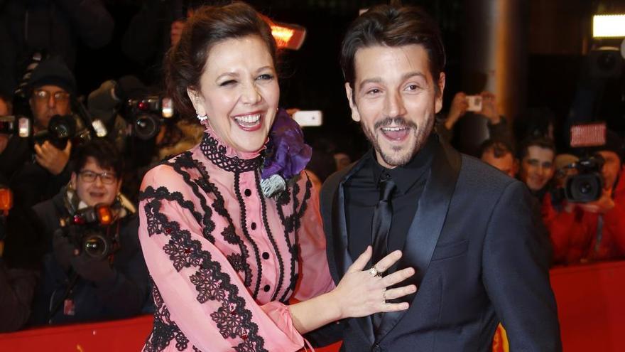 Maggie Gyllenhall y Diego Luna, miembros del jurado del certamen.