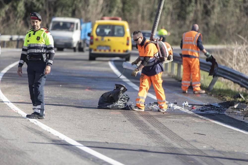 Accident amb un ferit crític a Vidreres en el xoc d'un autocar amb 3 cotxes