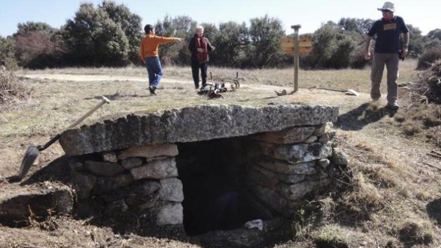 Uno de los puentes de Arcillo ya despejado de vegetación y maleza.