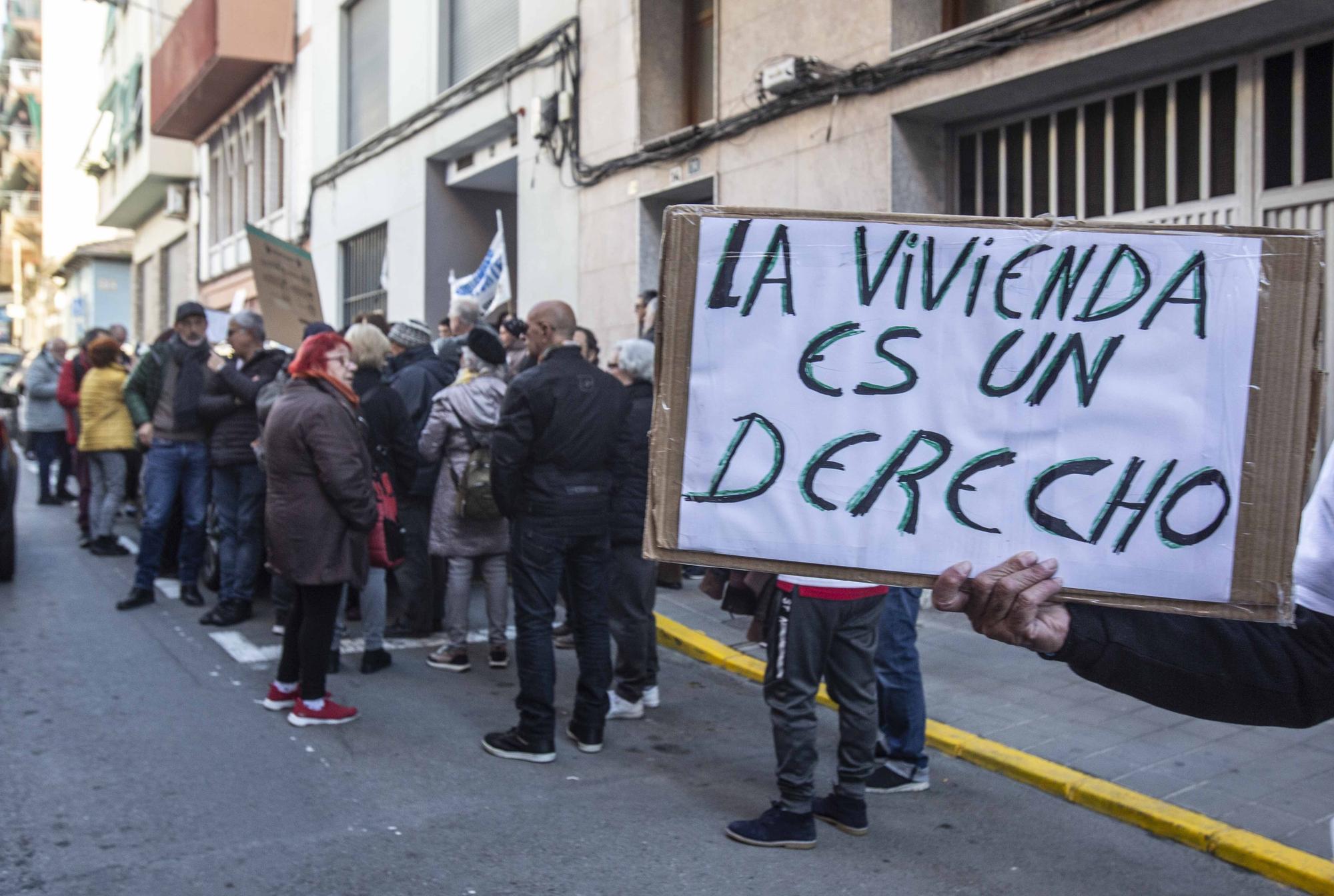 Tensión en Alicante por el desahucio a una pensionista en una vivienda propiedad de un fondo buitre