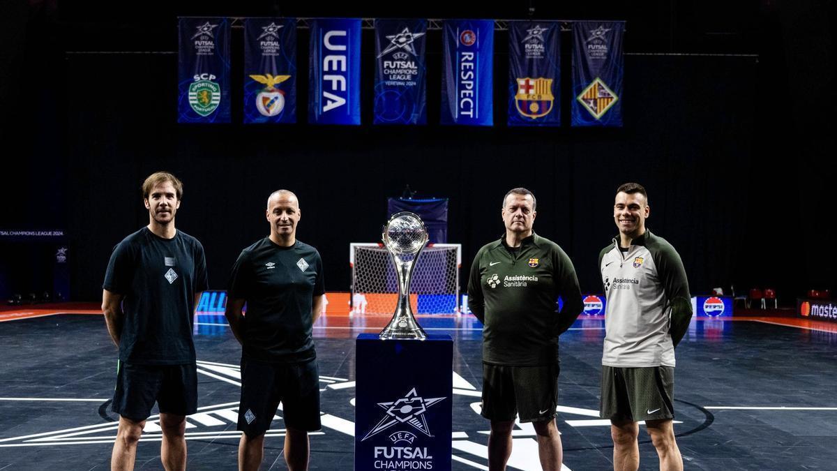Carlos Barrón, Antonio Vadillo, Jesús Velasco y Sergio Lozano posan junto al trofeo de la Champions ayer en el Demirchyan Arena.