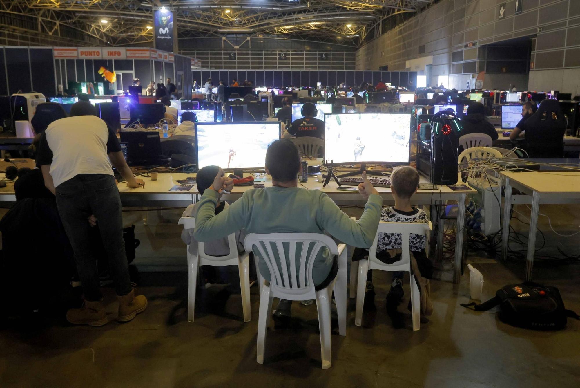 Los 'gamers' siguen jugando en la segunda jornada de la DreamHack Valencia 2023