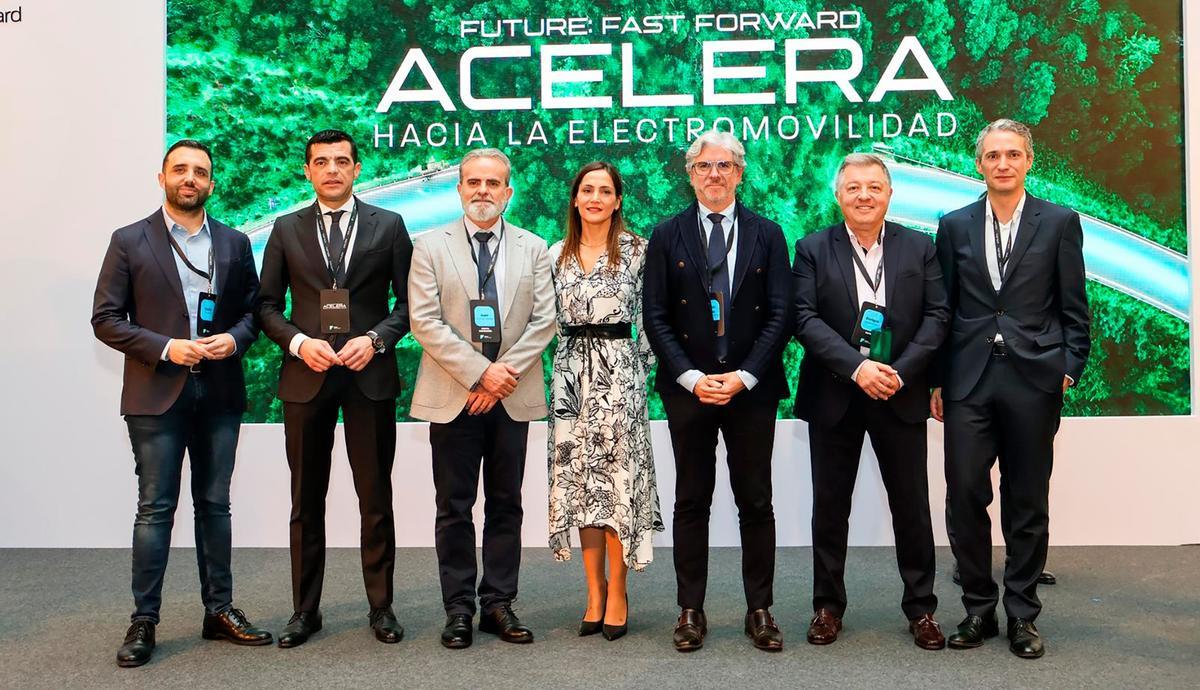 El alcalde de Sagunt junto a otros participantes en el encuentro Future: Fasta Forward