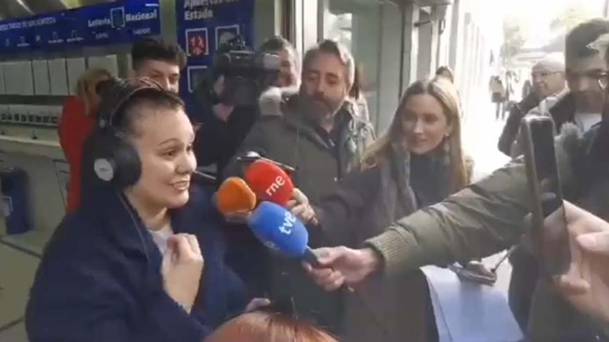 El segundo premio de la Lotería de Navidad toca en A Coruña: La celebración de una afortunada