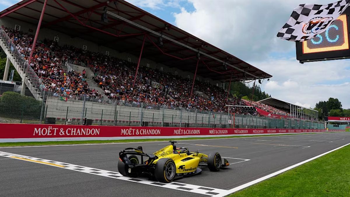 Leonardo Fornaroli, ganador de la primera carrera de la F2 en Spa este sábado