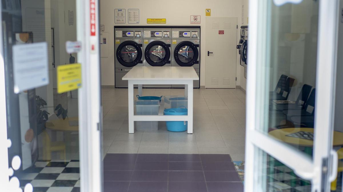 Roba en dos lavanderías de Ourense y se lleva 900 euros y una