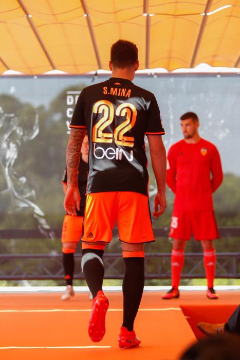 Las nuevas camisetas del Valencia CF 2016/17