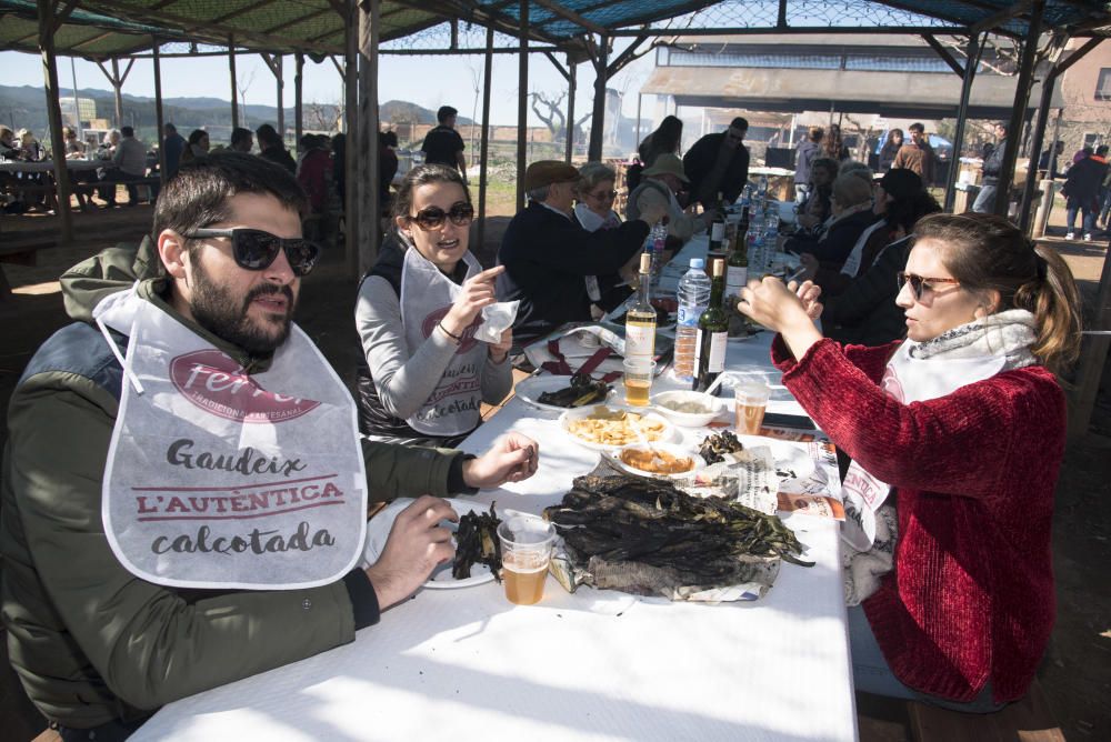 Famílies vingudes d''arreu de la Catalunya central i també de fora comparteixen àpat a Manresa amb productes de la terra