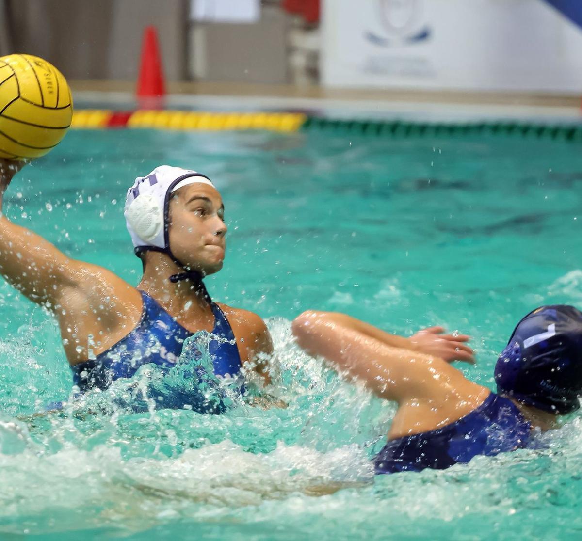 María Ramos, en una acción ofensiva del partido de ayer ante el Bochum.