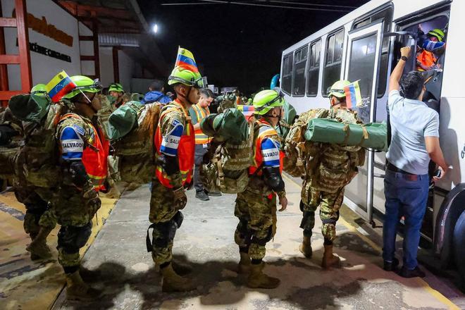 Venezuela militariza la 'zona cero' del terremoto mientras se multiplican los muertos y desaparecidos