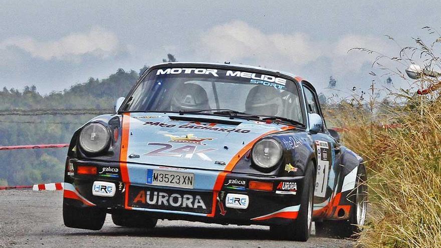Jesús Ferreiro, a los mandos de su Porsche 911.