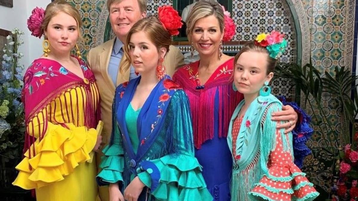 El rey Guillermo Alejandro de los Países Bajos, la reina Máxima, y sus tres hijas Amalia, Alexia y Ariana,