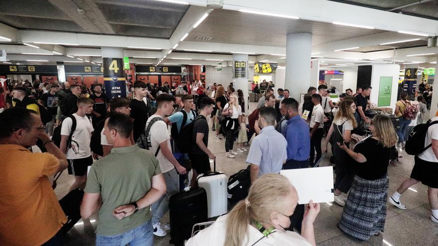 Plataforma contra la ampliación del aeropuerto de Palma: «La masificación turística nos hace más pobres»