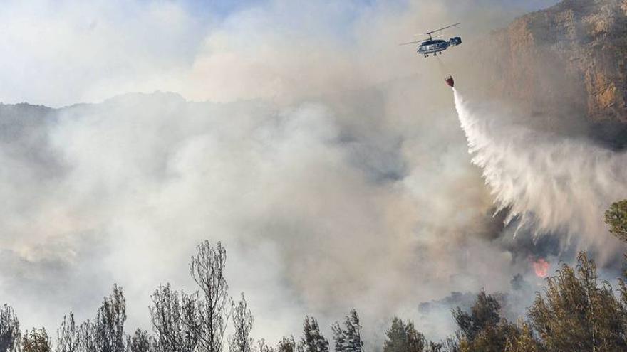 Estabilizado el incendio que desalojó 400 chalés en Ribarroja y Paterna