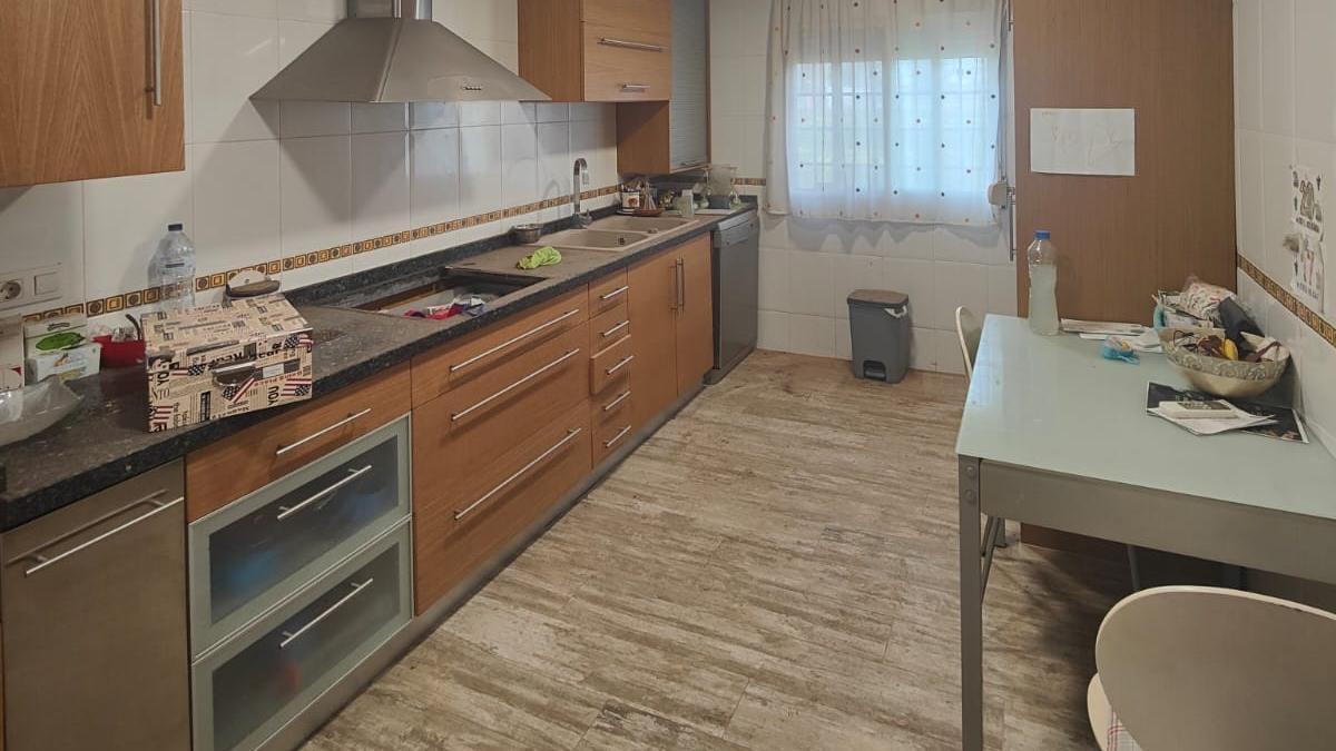 Galería de imágenes: Sale a la venta una casa independiente de tres plantas en Vila-real por 170.000 euros