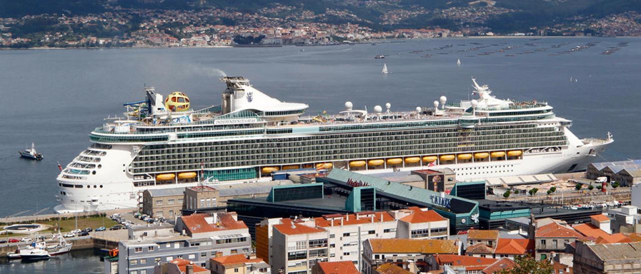 El Independence of the Seas atracado en Vigo // Alba Villar