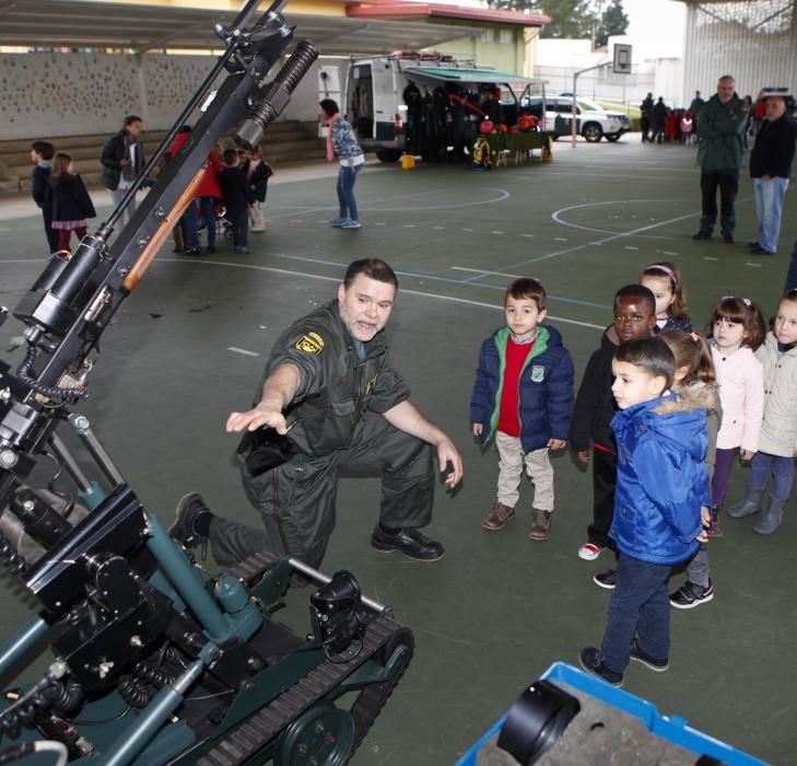 La Guardia Civil realiza una exhibición en el Jacinto Benavente