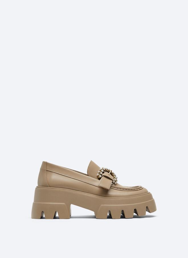 Mocasín con suela track y hebilla de Üterque
