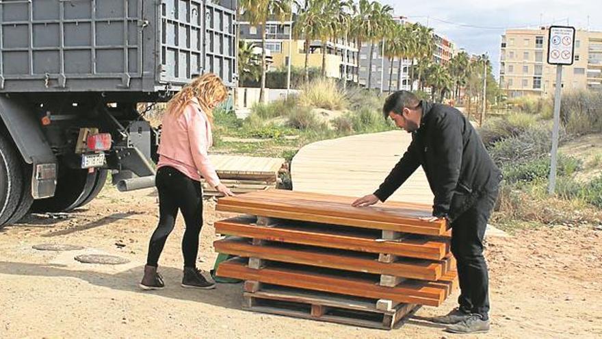 Ponen a punto las playas para los turistas de Pascua