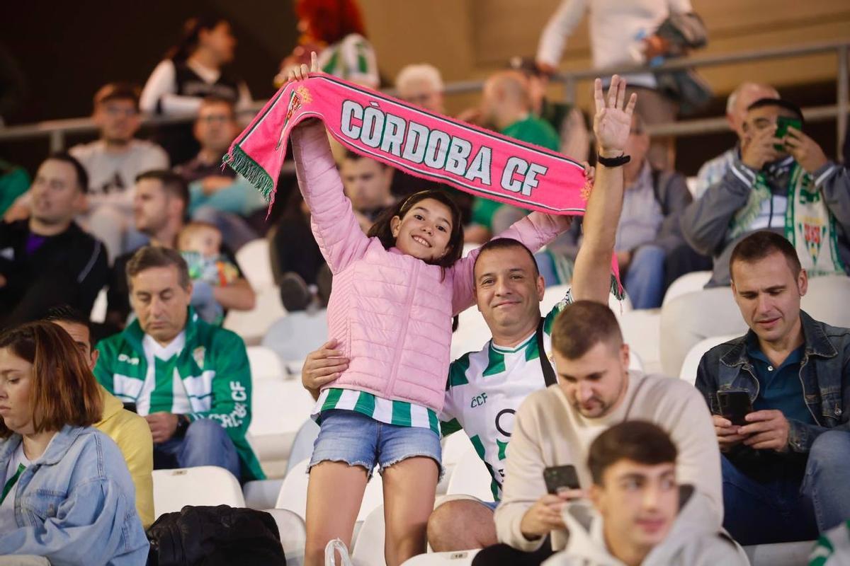Córdoba CF-Cartagena | Las imágenes de la afición blanquiverde en El Arcángel