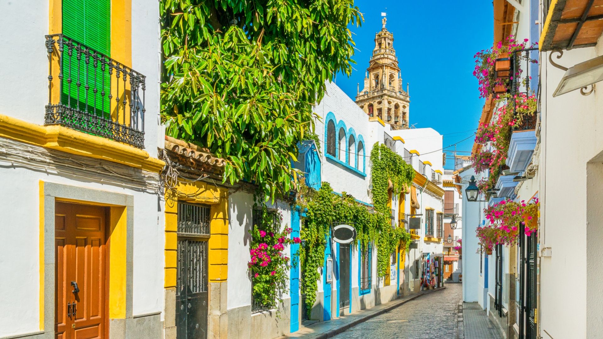 La ciudad perfecta para un paseo: en el sur de España y con varios Patrimonios de la Humanidad.