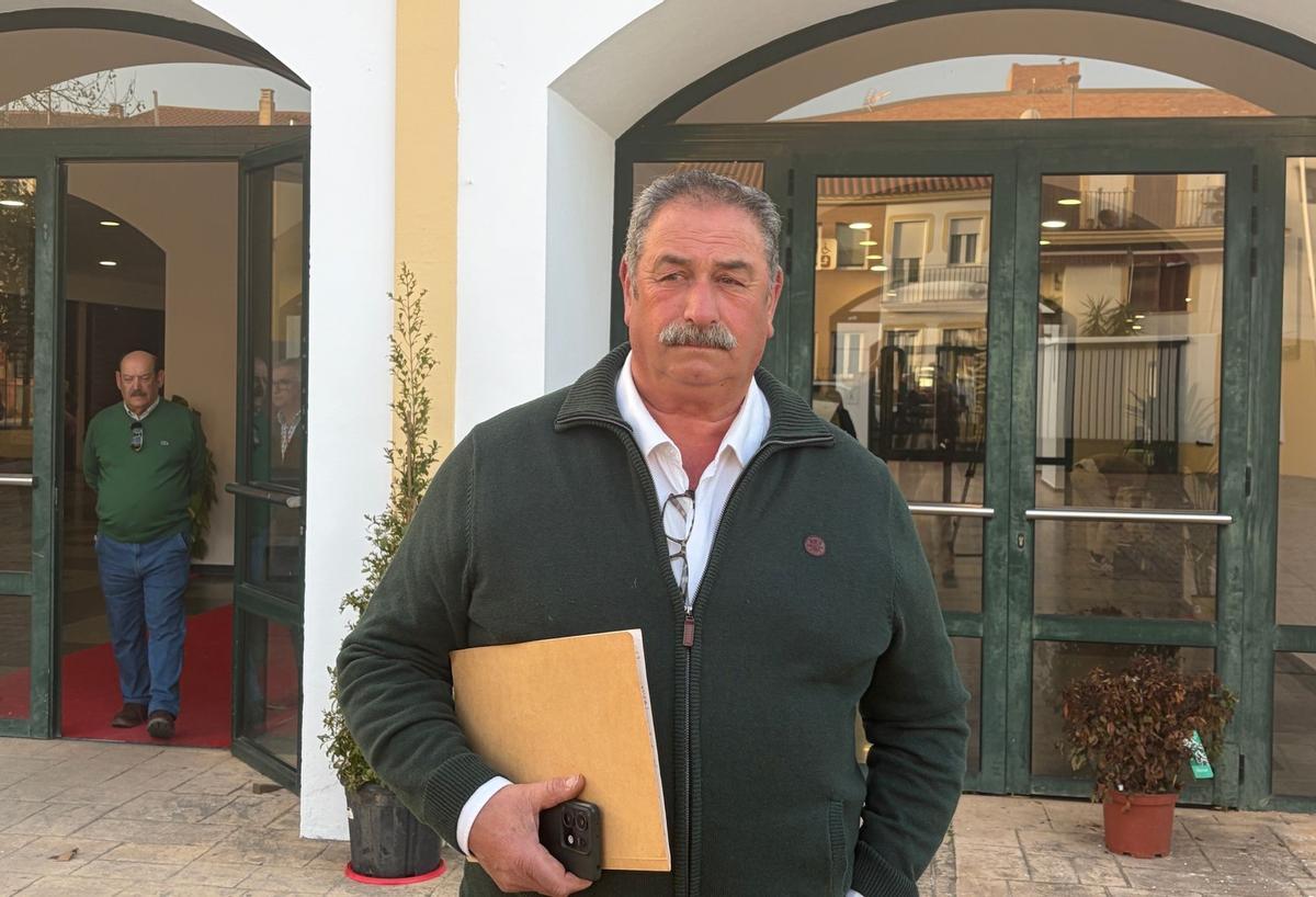 Isidro Hurtado, presidente de los regantes, tras la asamblea de esta semana.