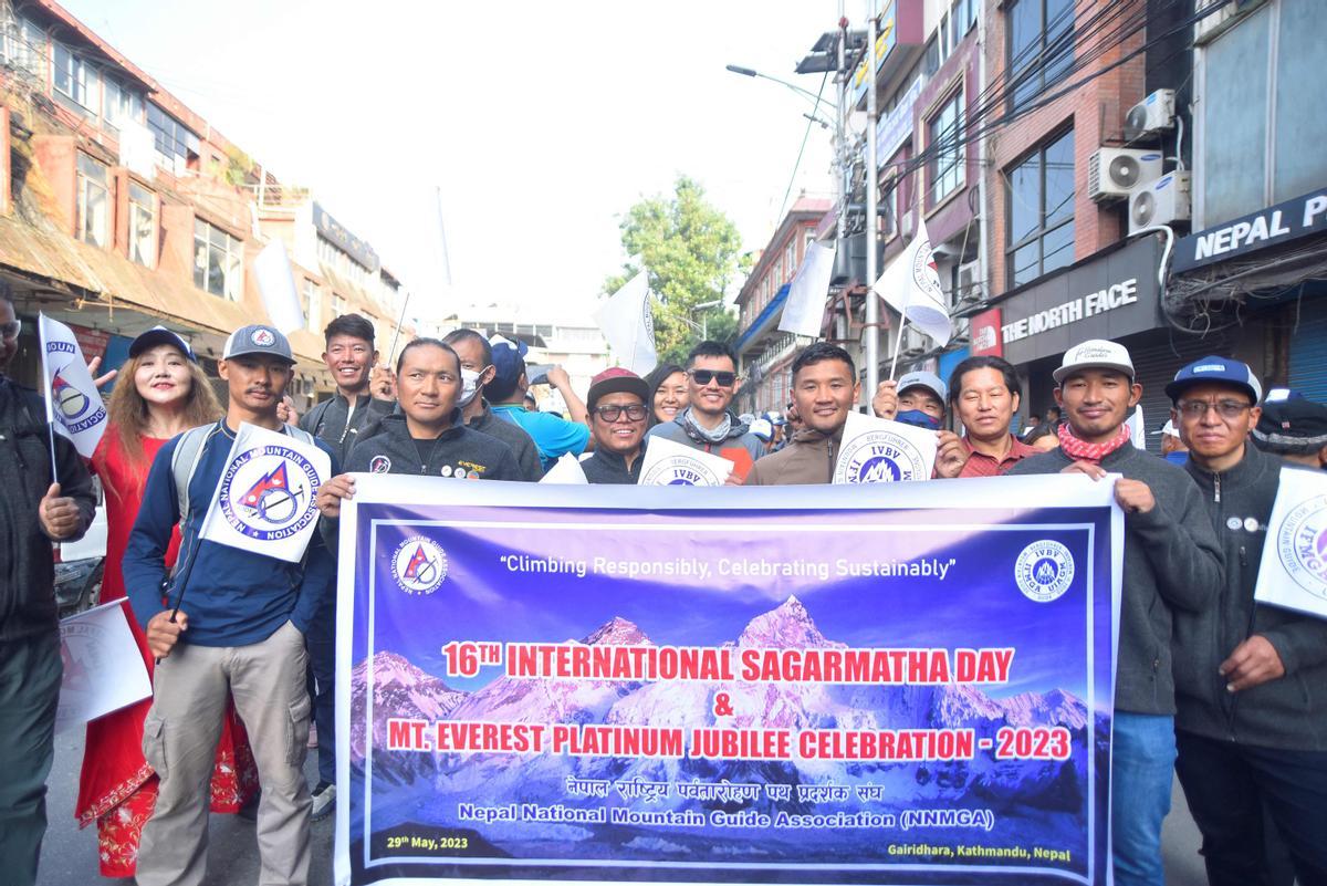 Nepal celebra el Día Internacional del Monte Everest