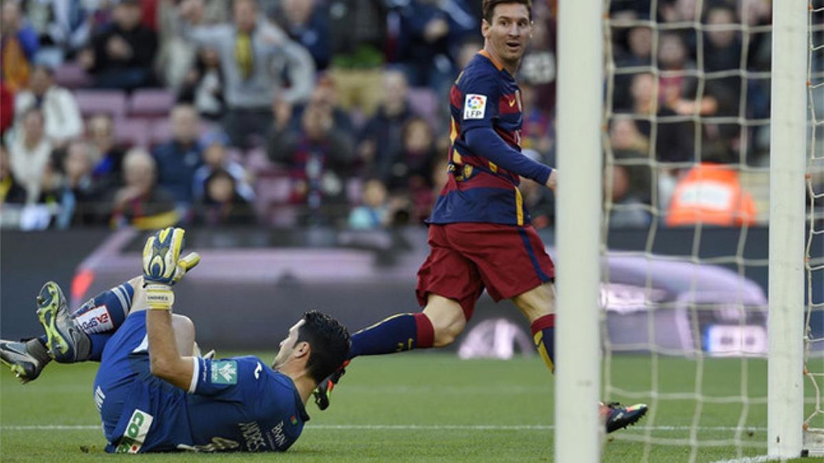 Messi marcó tres goles al Granada