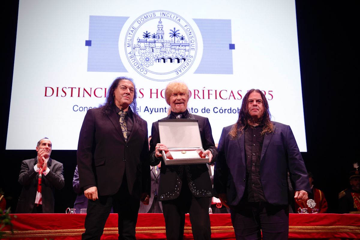 El Ayuntamiento entrega sus Medallas de la Ciudad