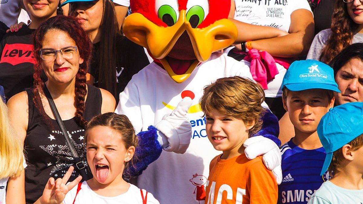 Participantes en la visita a PortAventura organizada por CaixaProinfancia