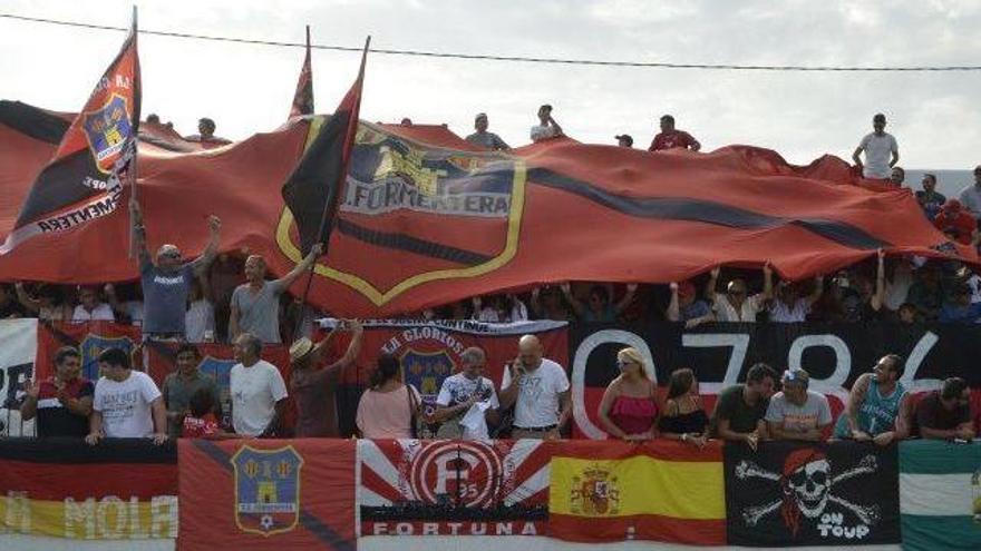 Un total de 800 espectadores presenciaron el primer encuentro de la historia como local de la SD Formentera en Segunda División B.