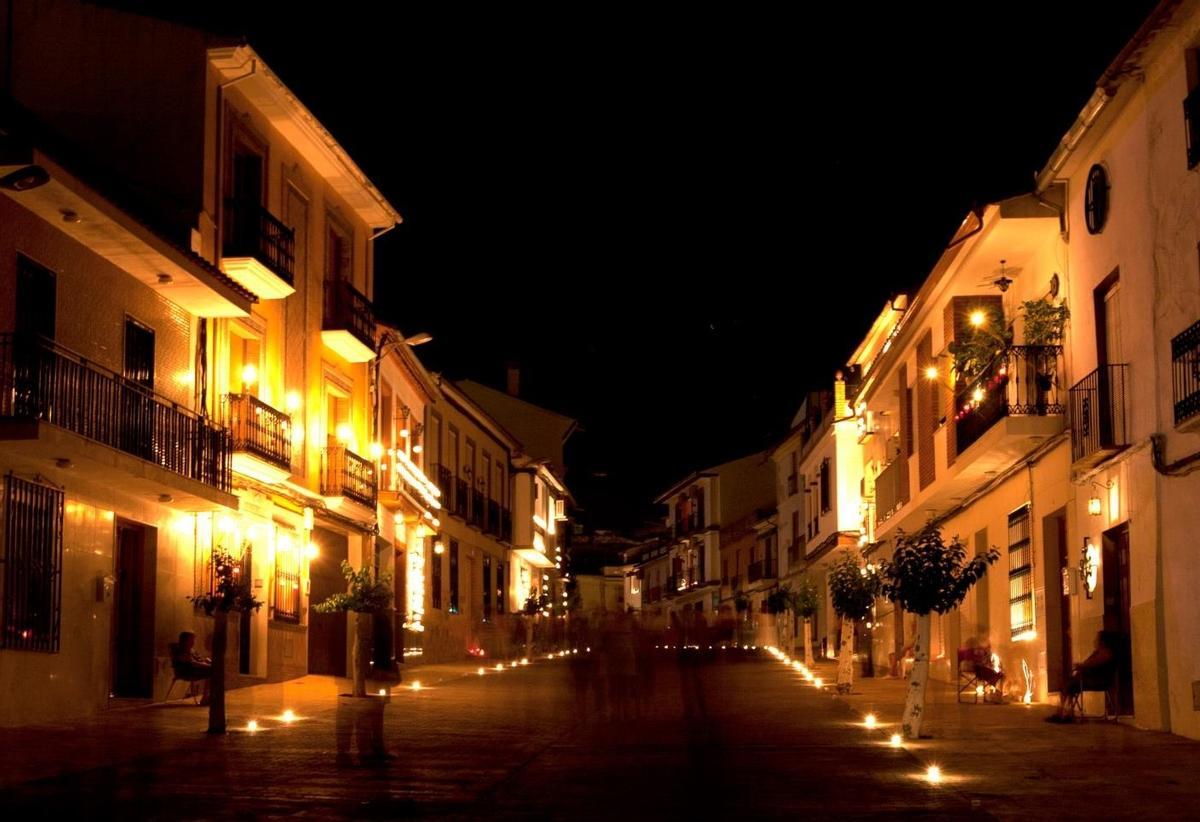 Imagen de archivo de una edición de la Noche Encandilada de Encinas Reales.
