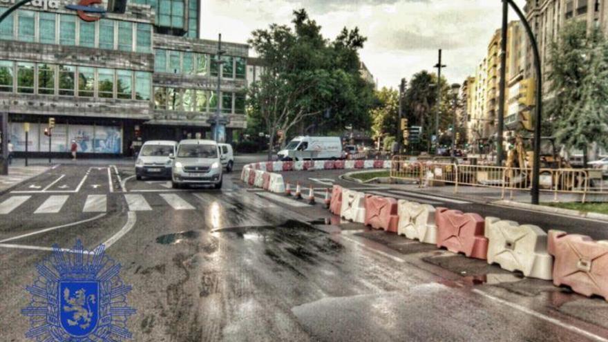 Un carril de la plaza Paraíso permanecerá cortado dos semanas por obras en la vía del tranvía