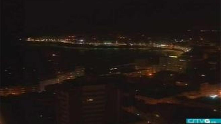 Webcam de la TVG que muestra A Coruña sin la luz del faro.