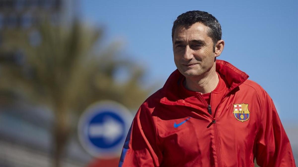 Valverde, dirigiéndose a la sala de premsa de la Ciutat Esportiva