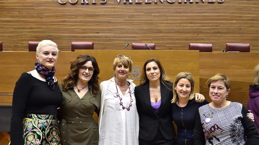 Las Corts se desentiende del premio a la activista de los vientres de alquiler