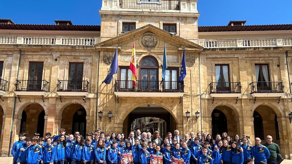 Varios de los competidores esta mañana en el Ayuntamiento