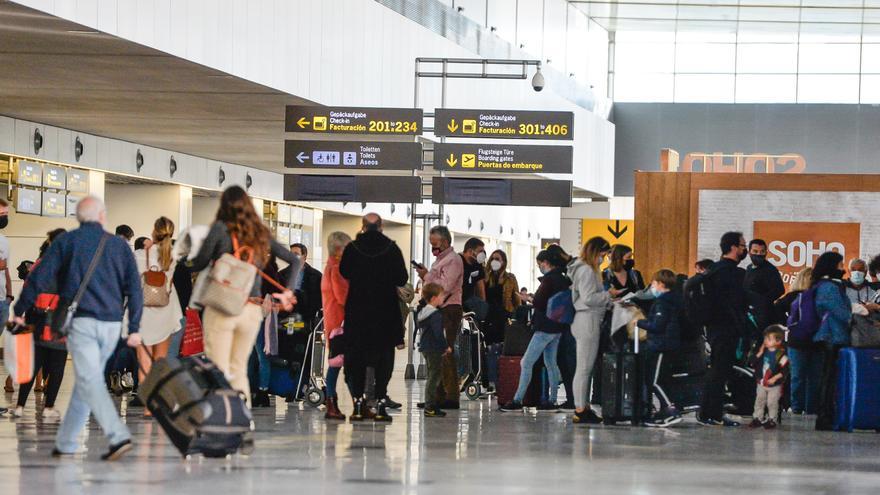 Caos en el aeropuerto de Gran Canaria por las cancelaciones de vuelos a Madrid