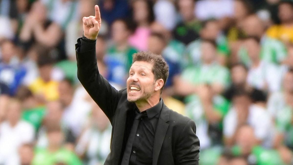 Simeone, durante el partido contra el Betis